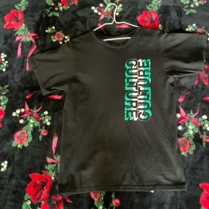 BLACK SHORT-SLEEVED TEE WITH PRINT